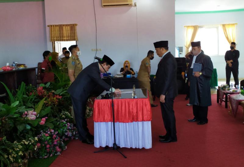 Bupati Hijazi Lantik Direktur Politeknik Raflesia