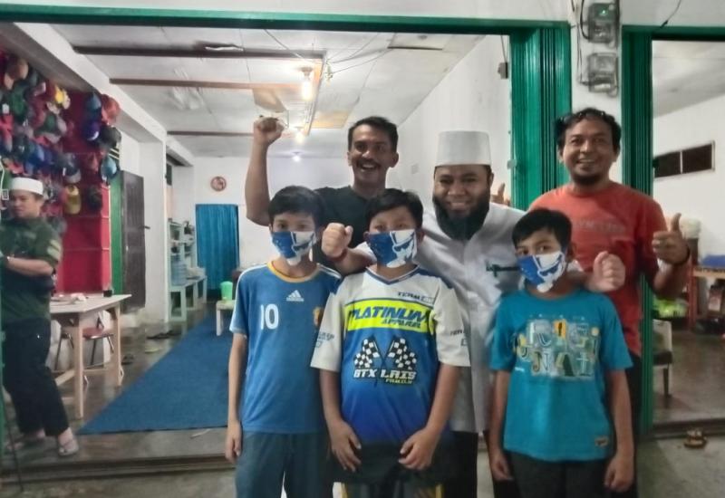 Bak Artis, Helmi Hasan Disapa Pak Jenggot dan Diminta Foto Bareng Oleh Warga
