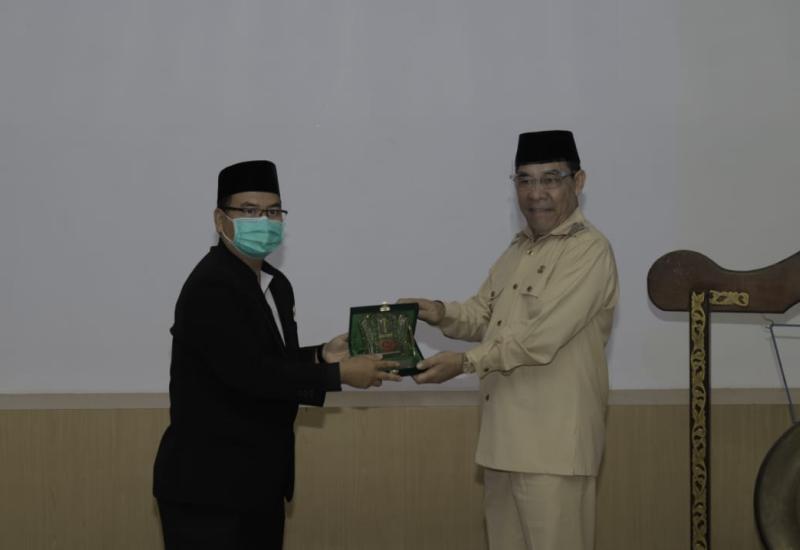 Bupati Hijazi Terima Penghargaan Pendidikan Dari IAIN Curup