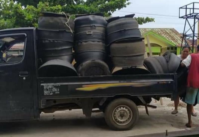 di Kelurahan Jitra, Ban Bekas Dijadikan Bak Sampah dan Dibagikan Gratis ke Warga