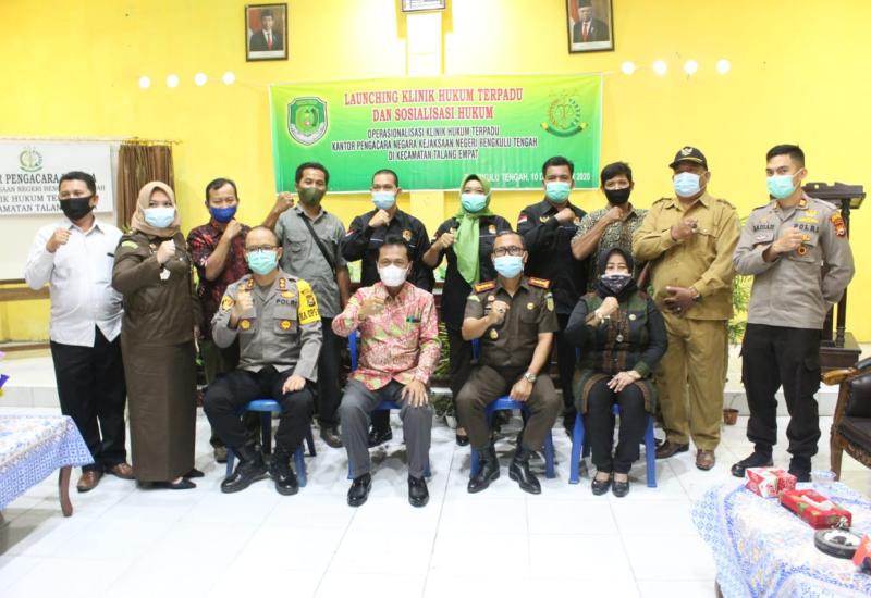 Bukan Klinik Kesehatan, Bupati Ferry Ramli Launching Klinik Hukum di Talang Empat