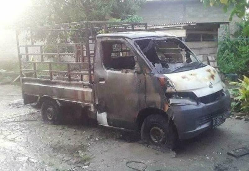 Dua Mobil Kecamatan Bone-Bone Dibakar OTD
