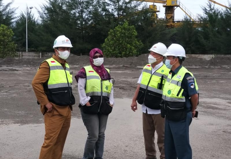 Tinjau pengerukan pelabuhan