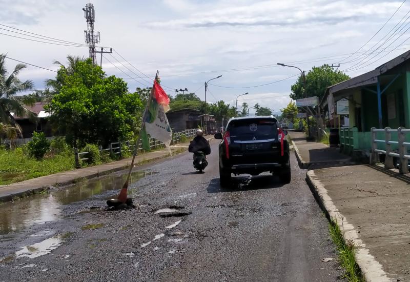 Jalan rusak
