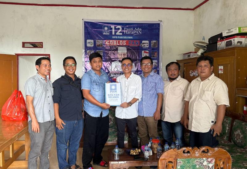 SELUMA  - Bakal Calon Bupati Kabupaten Seluma Teddy Rahman, SE., MM adik kandung apt. Destita Khairilisani, S.Farm., M.S.M anggota DPD RI Provinsi Bengkulu terpilih 2024-2029 mengambil formulir calon kepala daerah Kabupaten Seluma ke DPC Partai Demokrasi Indonesia (PDI) Perjuangan dan DPD Partai Amanat Nasional (PAN), Rabu (24/4/24).  Mewakili tim Keluarga, Adv Zelig Ilham Hamka, SH mewakili Teddy Rahman mengambil formulir penjaringan bakal calon kepala daerah untuk Teddy Rahman maju sebagai Bupati Kabupate