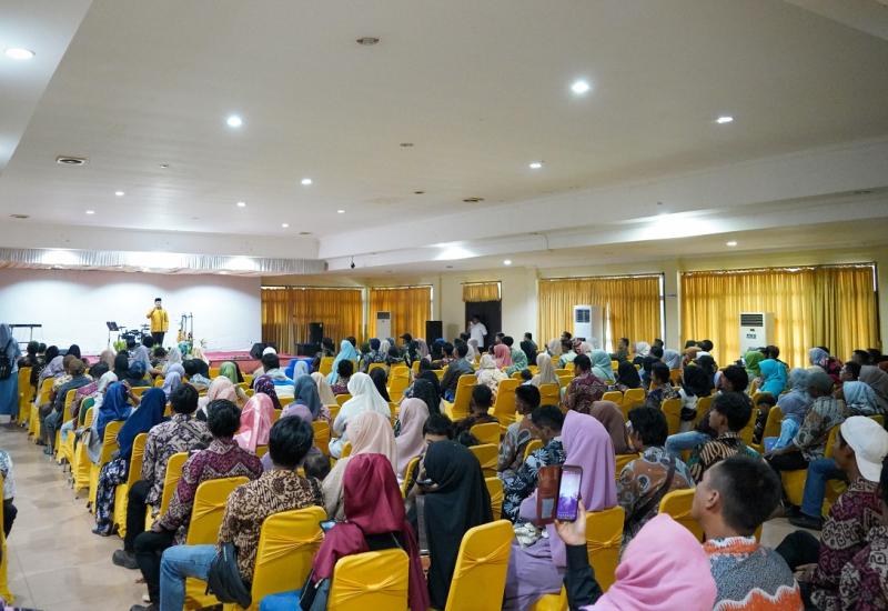 pertemuan dengan anggota TKBM Pelabuhan Pulau Baai Bengkulu, di aula salah satu hotel kawasan Pantai Panjang Bengkulu, pada Sabtu (14/9).