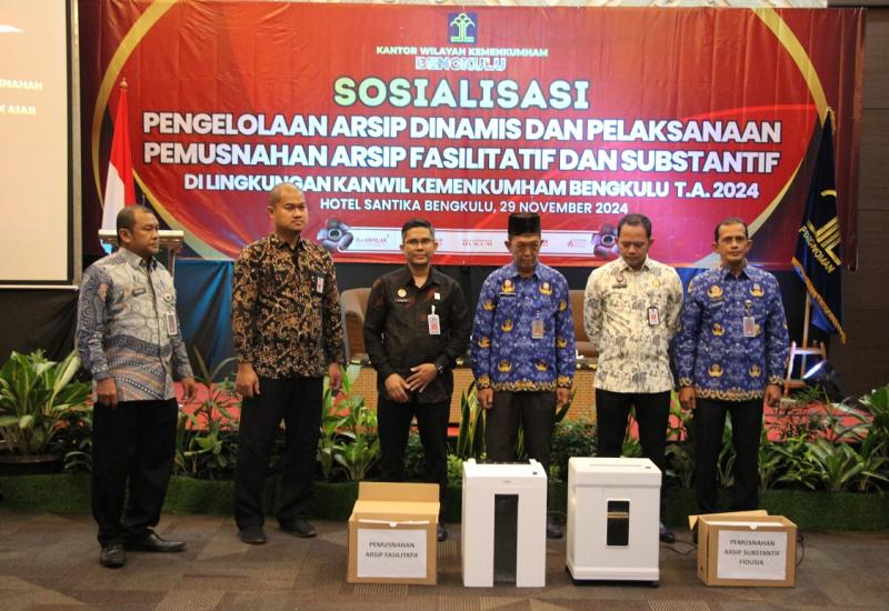 Kantor Wilayah Kementerian Hukum dan Hak Asasi Manusia  Bengkulu menggelar kegiatan Sosialisasi Pengelolaan Arsip Dinamis dan Pelaksanaan Pemusnahan Arsip Fasilitatif dan Substantif. Kegiatan yang berlangsung di Ballroom Hotel Santika, Bengkulu. 