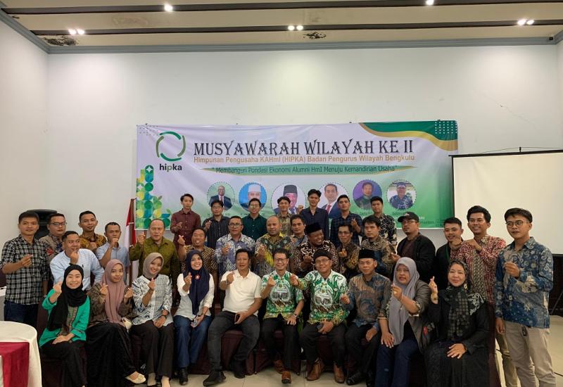 Pengusaha sukses di berbagai bidang, Roni Desa, terpilih sebagai Ketua Umum (Ketum) Badan Pengurus Wilayah (BPW) Himpunan Pengusaha KAHMI (HIPKA) Bengkulu dalam Musyawarah Wilayah (Muswil) ke-II yang berlangsung pada Sabtu, 11 Januari 2025, di salah satu hotel di kawasan Pantai Panjang.