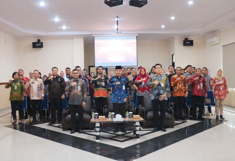 Kantor Wilayah Kementerian Hukum Bengkulu melaksanakan kegiatan Pencanangan Komitmen Bersama Pembangunan Zona Integritas serta Penandatanganan Perjanjian Kinerja Tahun 2025, Kamis (16/1/2025).