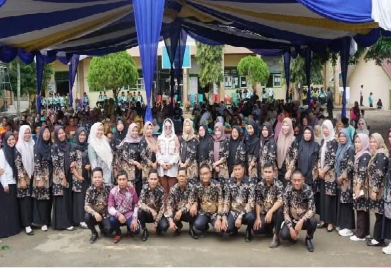 Anggota DPD RI Dapil Bengkulu, Apt. Destita Khairilisani, S.Farm., M.S.M., menggelar reses di Halaman SMPN 19 Seluma, Kecamatan Semidang Alas Maras, Kamis (31/7/2025) pagi.